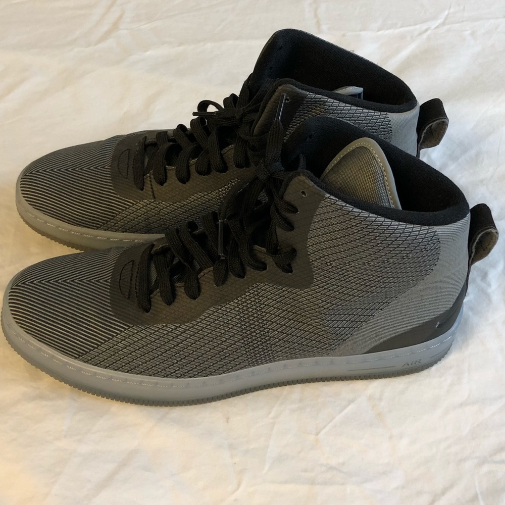 Nike men’s shoe size 9 1/2